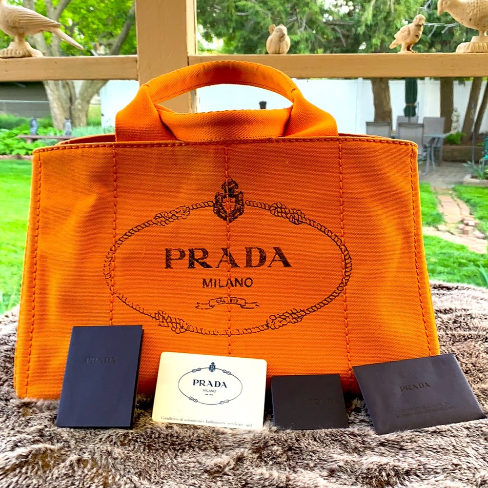 Prada Canapa